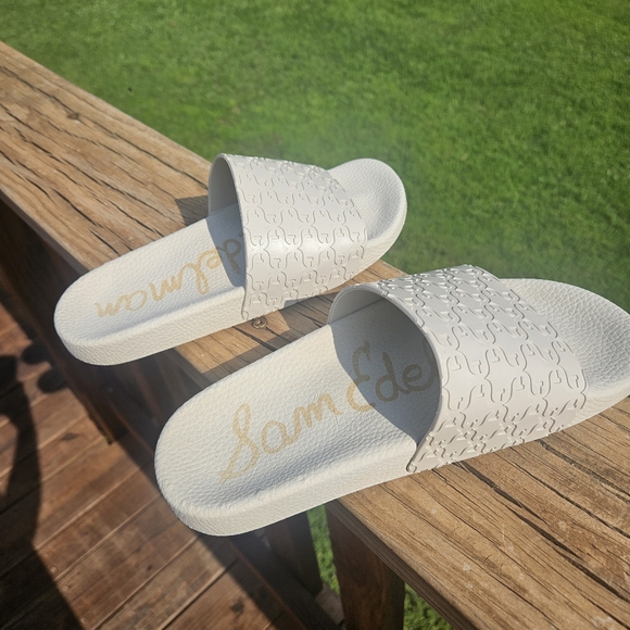 Sam Edelman Textured Rubber Slide Sandals - Picture 3 of 5